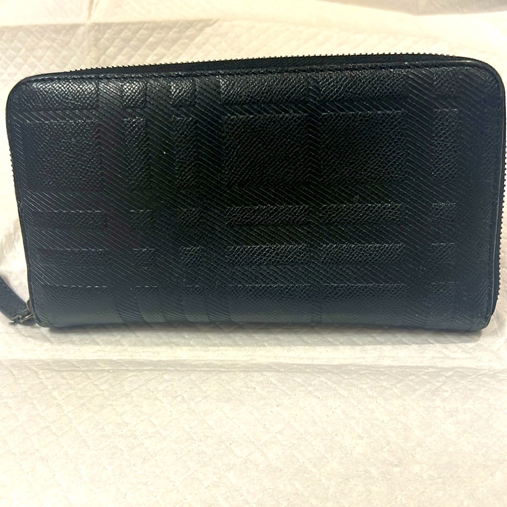 Sophisticated Burberry Embossed Check Ziparound Leather Continental Wallet Used